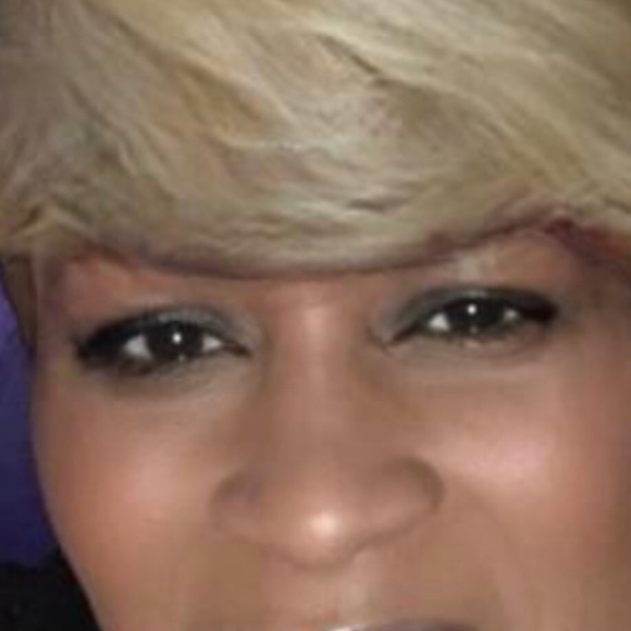 Meet your Posher, Joanna - Picture 2 of 2